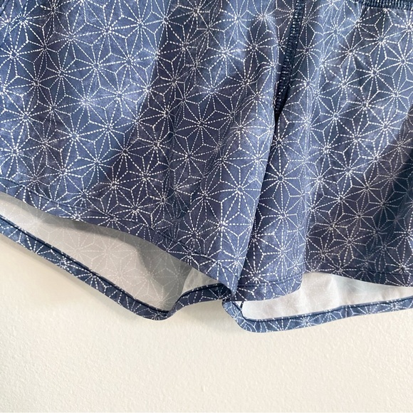 Lululemon Athletica Run Times Navy Printed Mid Rise Lined Athletic Shorts Size 4 - Picture 3 of 9